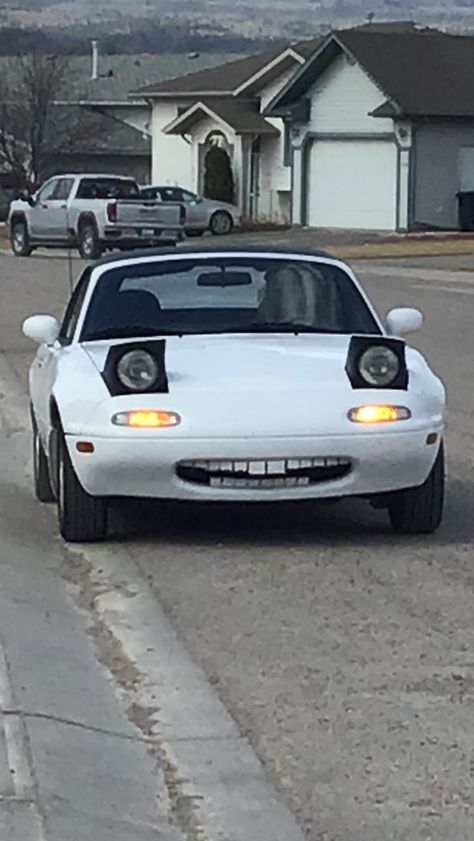 Mazda Miata Aesthetic, Miata 1990, Miata Car, Cream Car, Gta Cars, Girly Car, Best Jdm Cars, Car Memes, Mazda Mx5 Miata