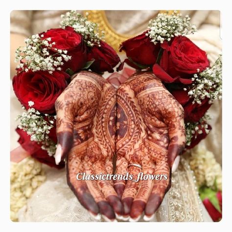 Nikah Flower Jewellery, Red Rose Flower Jewellery For Haldi, Red Gajra Hand, Real Rose Jewellery For Haldi, Flower Bracelet Wedding Pakistani, Real Flower Jewelry For Bride, Flower Bangles Wedding, Fresh Flower Jewelry For Haldi, Fresh Flowers Jewellery