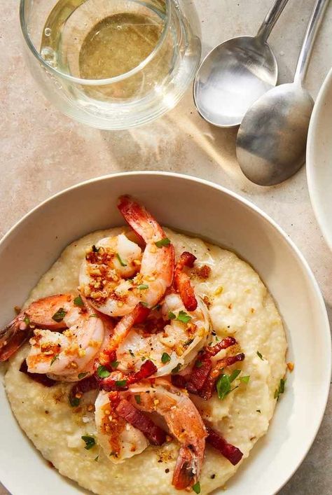 These fantastic Bobby Flay recipes include sweet-and-spicy honey mustard chicken, smoky shrimp and grits, buttery grilled oysters, and more from the TV chef and grilling expert. Cheesy Grits Recipe, Shrimp And Cheese Grits, Cheddar Grits, Southern Grits, Shrimp N Grits Recipe, Bobby Flay Recipes, Grilled Turkey Burgers, Grilled Oysters, Comforting Dinner