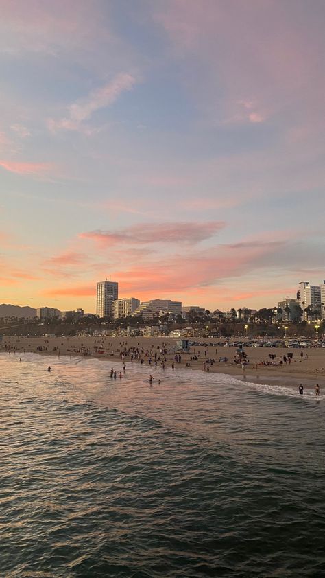 #santa #monica #santamonica #losangeles #sunset #ocean #oceanlife #beach Santa Monica Aesthetic, Orange Landscape, Angeles Aesthetic, Golden Aesthetic, Los Angeles Aesthetic, St Monica, Summer Clouds, Santa Monica Beach, Sunset Ocean