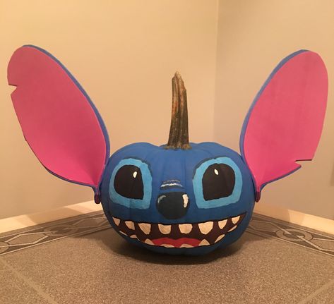 Lilo and Stitch Halloween pumpkin painted Disney Pumpkin Painting, Stitch Pumpkin, Pumpkin Decorating Diy, Arrow Photography, Halloween Pumpkin Crafts, Creative Pumpkin Painting, Creative Pumpkin Decorating, Character Pumpkins, Pumpkin Decorating Contest