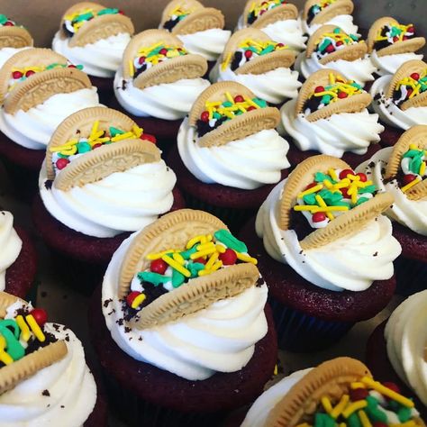 Taco Cupcakes, Taco Cake, Mexican Party Food, Fiesta Birthday Party, Taco Party, Creative Cupcakes, 50th Birthday Cake, Dessert Salads, Fun Cupcakes