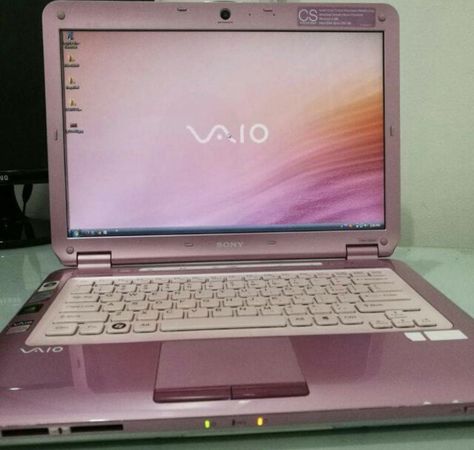 2000s Laptop, Eat Muffs, Pink Technology, Y2k Tech, Words To Describe People, Sony Vaio Laptop, Future Electronics, Vasos Vintage, Old Laptop