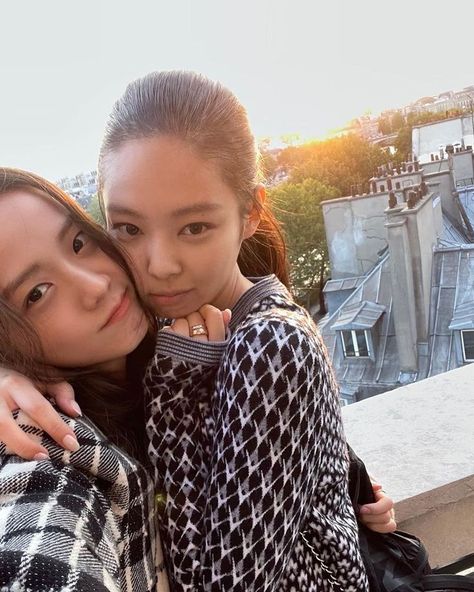 Jensoo #jensoo #blackpink #kimjennie #jenniekim #jennie #kpop #rubyjane #jenniekim #blackpinkjennie #blink #jennierubyjane #yg #ygentertainment #jennieblackpink #blackpinkjennie Jennie And Jisoo, All I Ever Wanted, Jennie Jisoo, Park Chaeyoung, Best Friends Forever, Blackpink In Your Area, Lalisa Manoban, Kim Jisoo, Blackpink Jisoo