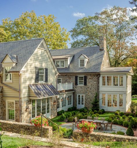 Traditional Country Home Exterior, Old Renovated Houses Exterior, Pennsylvania Home Exterior, Exterior House Design Stone, Historical Exterior House Colors, Stone House Addition, Cute Family House Exterior, Dream House Cottagecore, Pinterest House Exterior