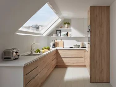 Slanted Ceiling Kitchen, Attic Kitchen Ideas, Attic Kitchen, Oak Kitchen, Kitchen Fittings, Counter Tops, Wooden Kitchen, Kitchen Handles, Wood Kitchen