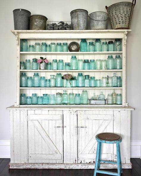 So...I collect ball jars.😂 I'm sure you all know this already. If I had to guess I'd say it began about ten years ago. I started with a… Rustic White Furniture, Vintage Decorating Ideas, Vintage Decorating, Vintage Mason Jars, Vintage Industrial Decor, Farmhouse Remodel, Ball Mason Jars, Primitive Kitchen, Ball Jars