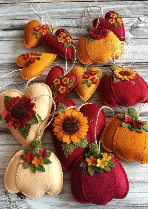 Felt Heart Ornaments, Rustic Country Wedding Decorations, Pumpkin Ornaments, Fall Ornaments, Baby Mobil, Red Sunflowers, Felt Pumpkins, Felt Creations, Felt Ideas