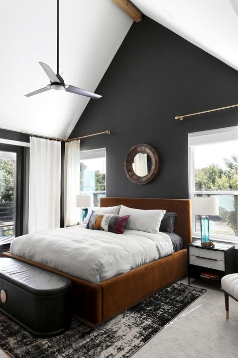 Colored Ceiling Bedroom, Tall Ceilings Bedroom, Black Accent Wall Living Room, Boho Minimalist Home, Slanted Ceiling Bedroom, Vaulted Ceiling Bedroom, Dark Accent Walls, Vaulted Ceiling Living Room, Walls Ideas