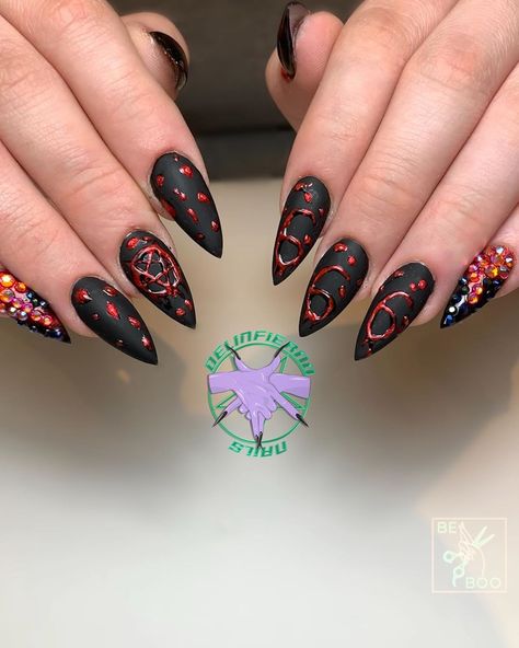 🔥𝕴𝖓𝖋𝖎𝖊𝖗𝖓𝖔 𝕹𝖆𝖎𝖐𝖘🔥 on Instagram: “😈🖤 Satanic nails🖤😈blood... • • • •@beboo_es • @lasacerdotisa  #satanic #satanicnails #blood #acrylicnails #gothnails #gothicstyle” Satanic Nail Art, Satanic Nails, Grad Nails, Sharp Claws, Gothic Nails, Goth Nails, Gothic Fashion, Nails Inspiration, Nail Inspo