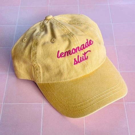 New Hat With Buckle Closure. Faded Yellow With Hot Pink Embroidery. One Size Fits Most. Several Available. Yellow Hat Aesthetic, Hats Baseball, Girly Hat, Yellow Gift Ideas, Branded Hats, Yellow Hat Outfit, Cute Hat Designs, Yellow Hats, Embroidery Print