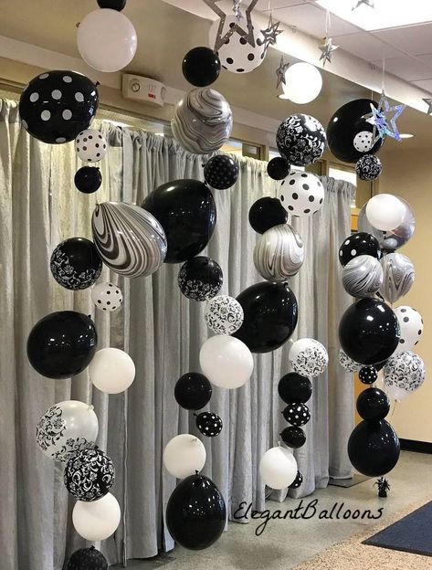 Balloons On Floor Decor, Balloon Roof Ceilings, Hanging Balloons From Ceiling Decoration, Ceiling Full Of Balloons, Hanging Balloon Decorations, Balloon Ceiling Decorations Diy, Balloon Hanging From Ceiling, Hang Balloons From Ceiling, Upside Down Balloons Ceiling