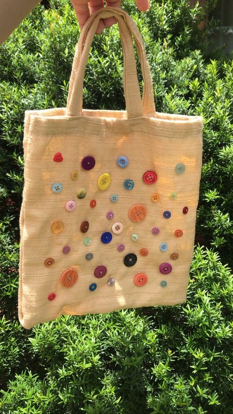 Painting Tote Bag Ideas, Ecobag Design Ideas, Painted Tote Bag Ideas, Diy Tote Bag Design, Painted Burlap, Handpainted Tote Bags, Canvas Bag Diy, Canvas Bag Design, Handmade Fabric Bags