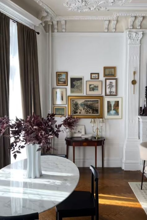 Style Studio Apartment, Apartment Gallery Wall, Nyc Apartment Decorating, Bookcase Makeover, French Apartment, Apartment Style, Table Sofa, Apartment Decor Inspiration, Dream House Interior