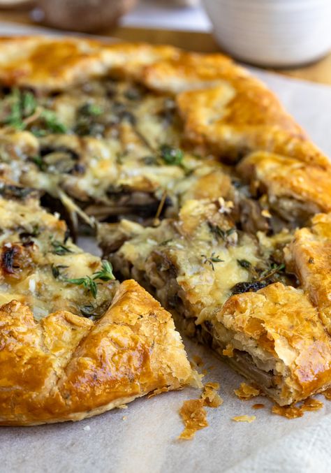 Easy Mushroom Galette - Bakes by Brown Sugar Phyllo Galette, Thanksgiving Galette, Mushroom Galette, Mushroom Tart, Savory Tarts, Galette Recipe, Savory Pies, Savory Tart, Puff Pastry Recipes