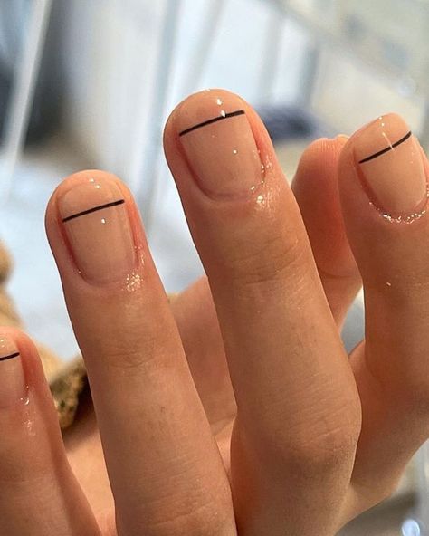 Looking for some clean and polished manicures that don’t involve any intricate details? Let this Korean minimalist nail art inspire you. Korean Nail Designs, Modern Nail Art, Korean Nail, Minimalist Nail, Minimal Nails Art, Mens Nails, Korean Nail Art, Floral Nail Designs, Subtle Nails