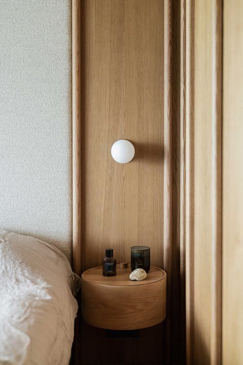 A Bamboo Sanctuary in Hong Kong — Design Anthology Rooms Hotel, Hotel Headboard Design, Wall To Wall Headboard, Headboard Design, Bed Headboard, Hong Kong Bedroom Design, Modern Chinese Interior Bedroom, Bamboo Bed Head, Japanese Bed Wood Headboard