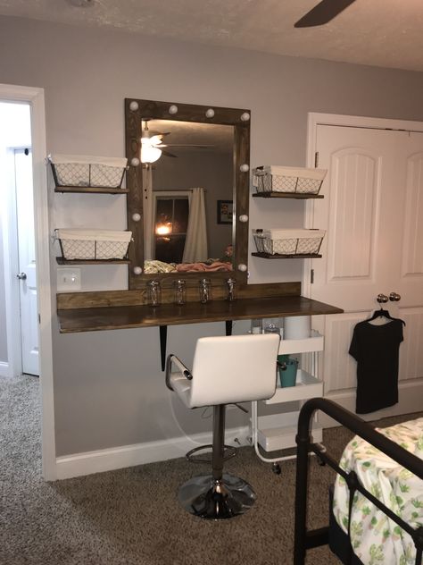 Homemade Vanity Ideas, Floating Vanity Makeup, Diy Vanity Ideas, Makeup Vanity Diy, Closet Vanity Ideas, Homemade Vanity, Country Vanity, Pallet Vanity, Mexican Interior Design