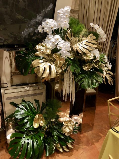 Tropical Xmas Decorations, Green Gold Flower Arrangement, African Centerpieces, Launch Event Ideas, Floor Vase Decor, Tropical Floral Arrangements, Peacock Theme, Church Flower Arrangements, Mens Birthday Party