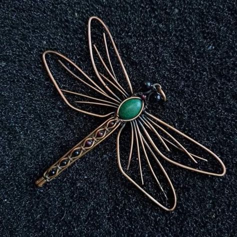 Wire Wrapped Dragonfly, Y Craft, Copper Jewelry Diy, Wire Pendants, Wire Wrapped Stone Jewelry, Stone Accessories, Beaded Art, Copper Art, Wire Jewelry Designs