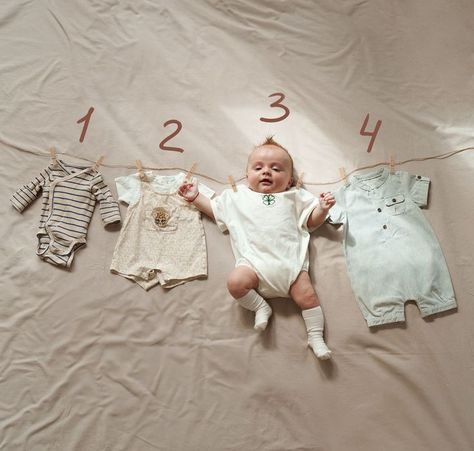 Month Birthday Ideas Photo Shoot, Milestone Photo Ideas Baby, Baby Monthly Milestones Ideas, 3 Month Baby Photoshoot Ideas, Baby Milestones Photo Ideas, Baby 3 Months Photography Ideas, Baby Captions, Photo Halloween, Baby Milestones Pictures