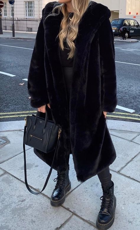 Black Fur Collar Coat Outfit, Faux Fur Black Coat Outfit, Long Black Faux Fur Coat Outfit, Long Fuzzy Coat Outfit, Long Fluffy Coat Outfit, Long Fur Coat Outfit Street Style, Black Teddy Coat Outfit Winter, Black Fluffy Coat Outfit, Long Faux Fur Coat Outfit