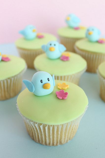 Blue bird cupcakes, so sweet.-looks like a little too much work for me, but awesome just the same Cupcakes Bonitos, Torte Creative, Cupcake Tier, Torte Cupcake, Creative Cupcakes, Beautiful Cupcakes, Cupcake Designs, Baby Cakes, Easter Cupcakes