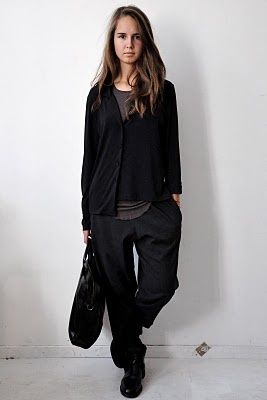 Comfortable wear Minimalist Moda, Man Pants, Wearing All Black, Mode Casual, Looks Street Style, Casual Black, 가을 패션, Looks Style, Mode Inspiration