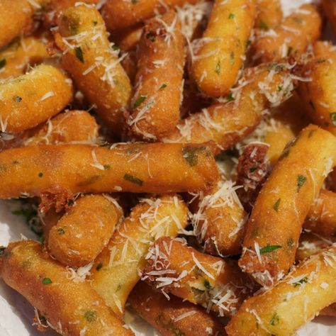 Garlic Parmesan Potato Sticks – Erin's Cozy Kitchen Cheesy Potato Bites, Chicken Parmesan Sandwich, Parmesan Potato, Garlic Parmesan Potatoes, Crispy Fries, Potato Sticks, Fluffy Mashed Potatoes, Cheesy Potato, Potato Bites