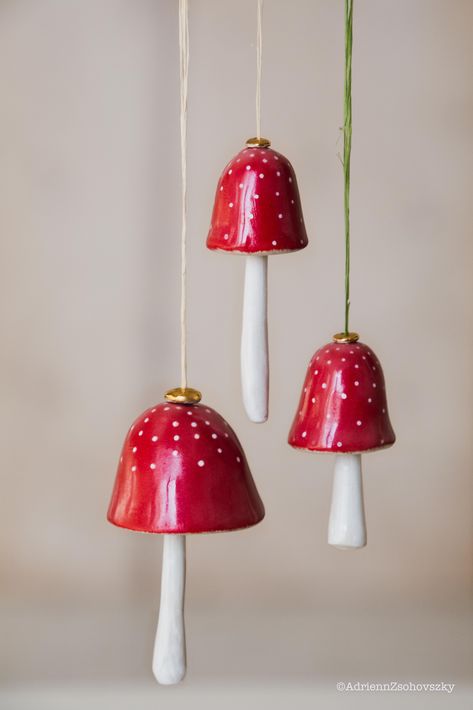 Ceramic Mashrom, Mushroom Ceramics Ideas, Ceramic Mushrooms, Deco Fruit, Clay Mushroom, Ceramic Mushroom, Ceramic Christmas Decorations, Pottery Ornaments, Mushroom Crafts