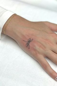 Hand Tattoo Dragonfly, Dragonfly Tattoo Danty, Small Tattoo Dragonfly, Dragon Fly Finger Tattoo, Dragonfly Tattoo On Hand, Tattoo On Back Hand, Dragonfly Tattoo Hand, Back Of Hand Tattoo Women, Small Tattoos For Hand