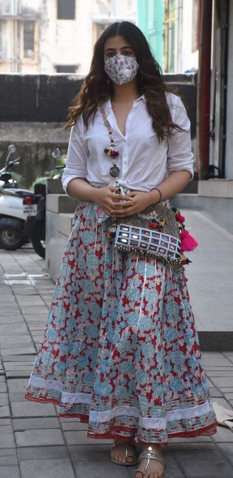 Long Skirt Outfits Indian, Nupur Sanon, Printed Skirt Outfit, 2023 Fashion Trends, Western Wear Outfits, Long Skirt Outfits, Casual Indian Fashion, Bollywood Outfits, Desi Fashion Casual