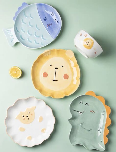 Animal Clay Plates, Ceramic Baby Plate, Ceramic Plates Ideas, Baby Ceramic Ideas, Baby Pottery Painting Ideas, Kids Pottery Projects, Kids Pottery Painting, Korean Cartoon, Ceramic Cutlery