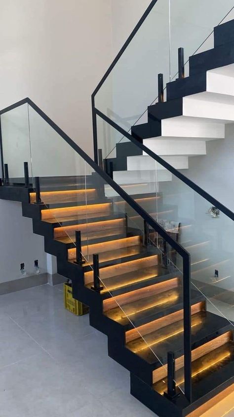 Mirror Stairs, Apartment Ideas For Men, Staircase Design Modern, Glass Stairs, Bathroom Decor Ideas Themes, Stairs Design Modern, Side Table Decor, Internal Courtyard, Stair Case