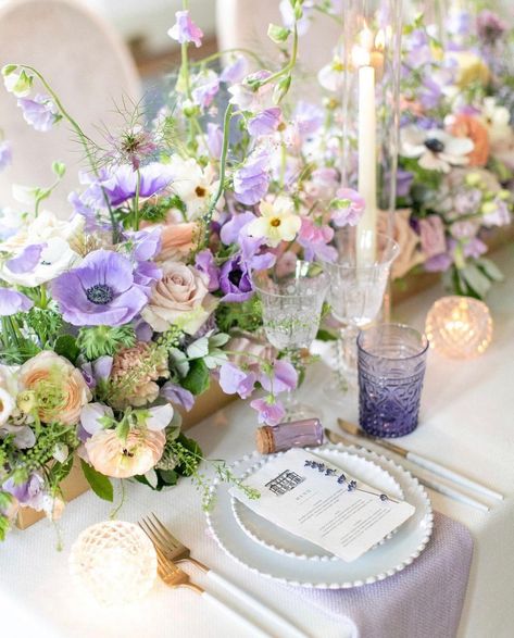 Duchess & Butler on Instagram: “The perfect touch of lavender on a tablescape. ⠀⠀⠀⠀⠀⠀⠀⠀⠀ ⠀⠀⠀⠀⠀⠀⠀⠀⠀ Curate the look:⠀⠀⠀⠀⠀⠀⠀⠀⠀ ⠀⠀⠀⠀⠀⠀⠀⠀⠀ Pearl Dinnerware⠀⠀⠀⠀⠀⠀⠀⠀⠀ Gaia White…” Lavender Tumbler, Light Purple Wedding, Love Shoot, Wedding Color Pallet, Whimsical Wedding Decorations, Violet Wedding, Purple Wedding Theme, Garden Theme Wedding, Gold Cutlery