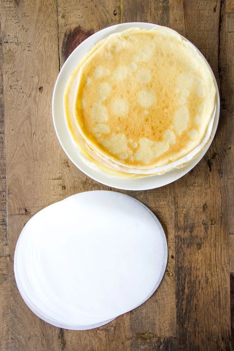 Learn how To Freeze Crepes with this simple method! This is great for batch cooking crepes, or for storing leftover crepes. Freeze Onions, Crepe Batter Recipe, Yummy Pancake Recipe, Delicious Oatmeal, Nutella Crepes, Crepe Batter, Breakfast Crepes, Vegetable Crisps, Prevent Food Waste