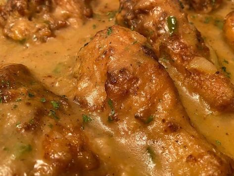 How To Make Real Southern Smothered Chicken And Gravy| Soul Food Cooking - NewsBreak Smothered Fried Chicken, Smothered Chicken With Gravy, Smothered Chicken Wings, Smothered Chicken And Gravy, Louisiana Fried Chicken, Southern Smothered Chicken, Reception Appetizers, Homemade Chicken Fingers, Chicken With Gravy