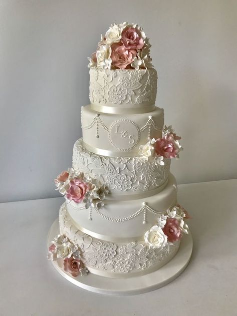 Wedding Cake Lace Design, Wedding Cakes Lace, Lace Cake Designs, Wedding Cakes Elegant Unique, Wedding Cake Ideas Unique, Vintage Wedding Cake Designs, Wedding Cake Toppers Elegant, Wedding Cake Ideas Elegant, Unique Wedding Cake Ideas