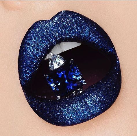 Blue Lip Makeup Look, Blue Makeup Lips, Blue Lipstick Aesthetic, Blue Lips Aesthetic, Blue Lip Gloss, Lip Artwork, Peach Lipstick, Lip Art Makeup, Metallic Lips