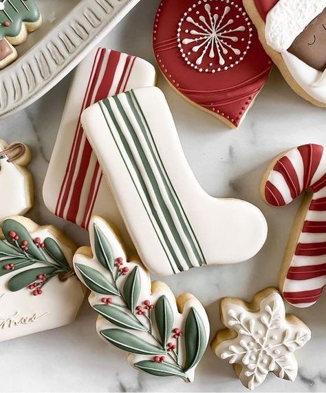 Barbaras Storehouse on Instagram: "Gorgeous Christmas 🎄 cookies via @linenandgray" Stocking Royal Icing Cookies, Stocking Cookies, Christmas Stocking Cookies, Christmas Cutout Cookies, Traditional Christmas Cookies, Winter Cookies, Bird Cookies, Cookie Decoration, Decorated Stockings