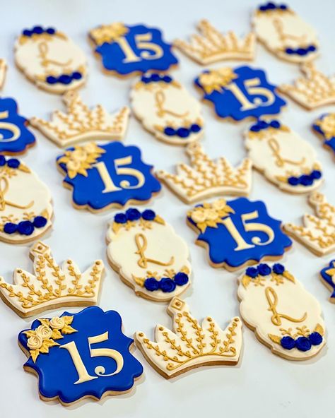 Quince Cookies Ideas, Quinceanera Cookies, Quince Cookies, Bday Cookies, Letter Cookies, Royal Blue Quinceanera, Crown Cookies, Blue Cookies, Quince Ideas