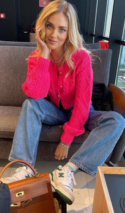 Hot Pink Outfit, Look Rose, Classy Women, Mode Vintage, Spring Summer Outfits, Manners, In A World, Primavera Estate, Colorful Fashion