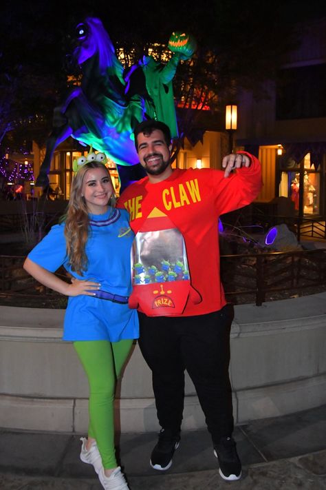 Maternity Toy Story Costume, Toy Story Alien Outfit Ideas, Oogie Boogie Bash Costume Ideas Couples, Toy Story Adult Costumes Diy, Toy Story Costumes Adult, Adult Toy Story Costumes, Toy Story Alien Costume Diy, Toy Story Adult Costumes, Toy Story Characters Costumes