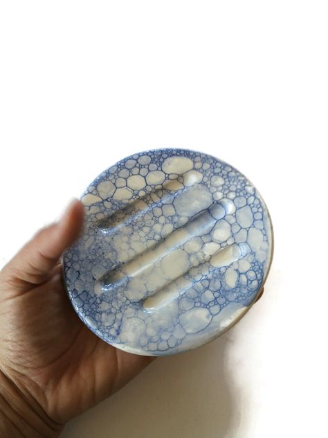 Clay Soap Dish, Dish Soap Bar, Soap Bar Holder, Pottery Soap Dish, Draining Soap Dish, Ceramic Cafe, Pottery Inspo, Handmade Ceramics Plates, Clay Soap