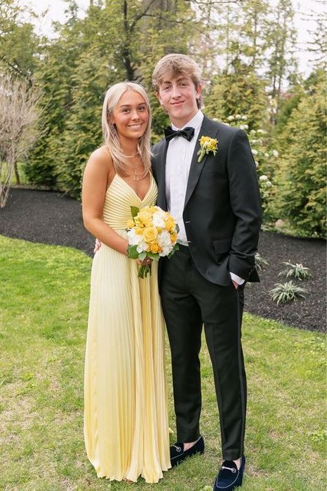 Yellow Prom Dress Simple, Preppy Prom Dresses Yellow, Preppy Prom Dresses Long, Pastel Yellow Formal Dress, Prom Dresses Preppy, Prom Yellow Dress, Prom Dress Preppy, Yellow Prom Dress Couple, Preppy Prom Dress