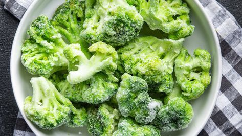 Rehabilitate and revive frozen broccoli's good name with this simple technique. You can then keep it simple or get creative with your favorite seasonings. Blanch Broccoli, Freeze Broccoli, Roast Frozen Broccoli, Storing Onions, Vegetable Ideas, Preserving Recipes, Creamy Broccoli Soup, How To Cook Broccoli, One Pan Pasta