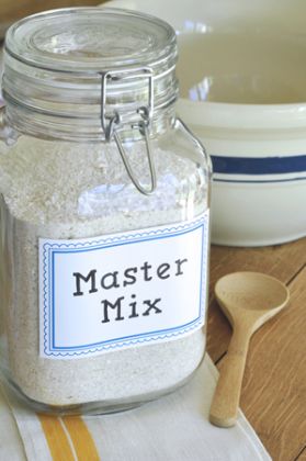 Our Master Mix recipe can be used to make biscuits, pancakes, dumplings and even a crustless pie! #baking #bakingmix #betterthanbisquik #DIY #mix Crustless Pie, Crustless Pumpkin Pie Recipe, Quick Smoothie Recipes, Themed Meals, Quick Biscuits, Healthy Biscuits, Chicken Thights Recipes, Homemade Dry Mixes, Crustless Pumpkin Pie