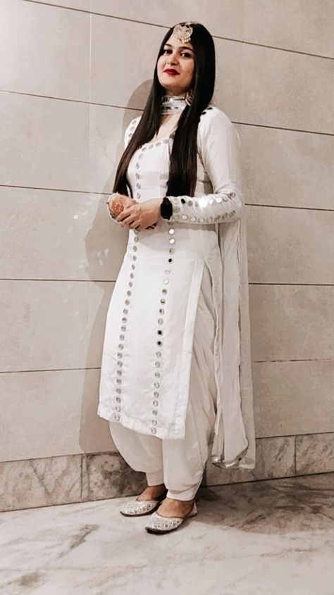 Suit Punjabi Patiala, Silk Punjabi Suit, Punjabi Patiala Suit, White Salwar Suit, Designer Suits For Wedding, Suit Punjabi, Patiala Suit Designs, Long Blouse Designs, Patiyala Suit