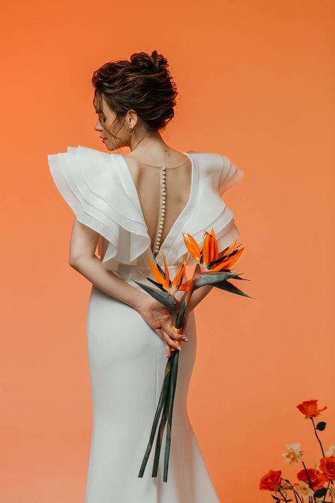 Workshop "Orange aesthetic" Editorial Bride, Photoshoot Theme, Sunset Photoshoot, Photoshoot Themes, Orange Aesthetic, Cherry Red, Wedding Stuff, Editorial, Cherry