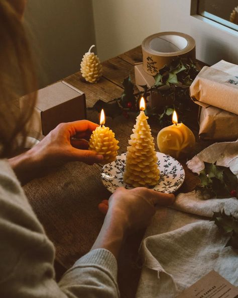 🍂 New In 🍂 Our Pinecone candles are a perfect gift for nature lovers, lovingly made in our workshop using 100% pure beeswax and a natural cotton wick. Pinecone Candles, Cone Candles, C Moon, Pine Cone Candles, Kraft Packaging, 3 Candles, Wholesale Candles, Christmas Tree Candles, Winter Woodland